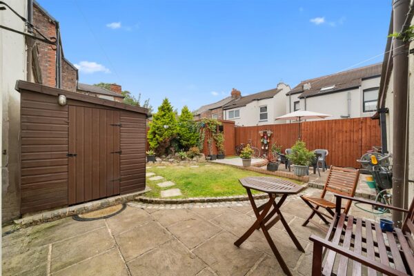 Heswall Road, Aintree