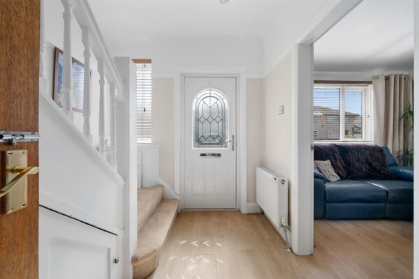 Keble Drive, Aintree Village