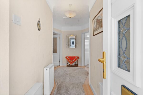 Dartmouth Avenue, Aintree Village