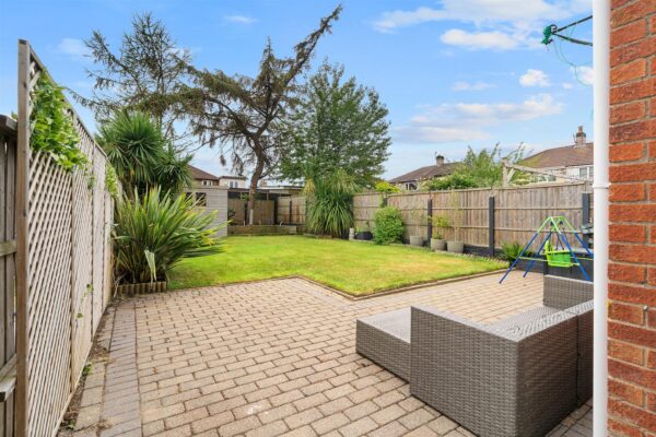 Oriel Drive, Aintree Village