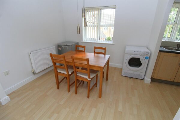 Dapple Heath Avenue, Melling