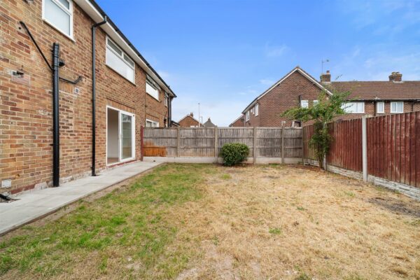 Oriel Drive, Aintree Village