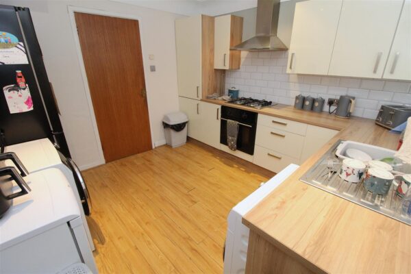 Taunton Drive, Aintree Village
