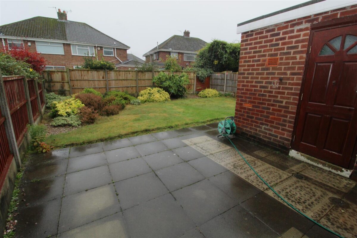 Rugby Drive, Aintree Village