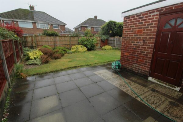 Rugby Drive, Aintree Village