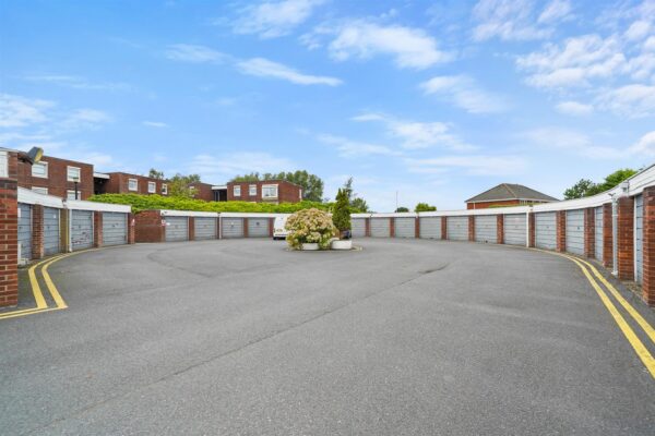Green Park, Netherton