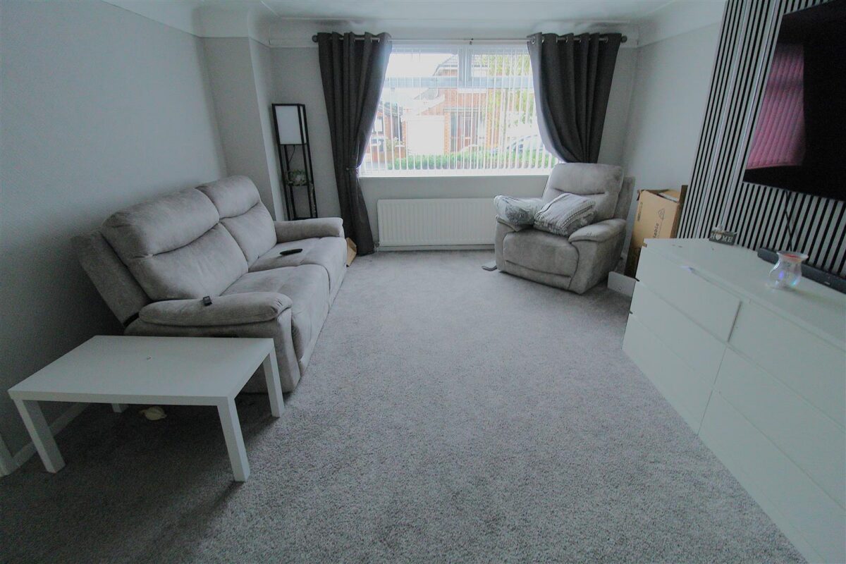 Taunton Drive, Aintree Village