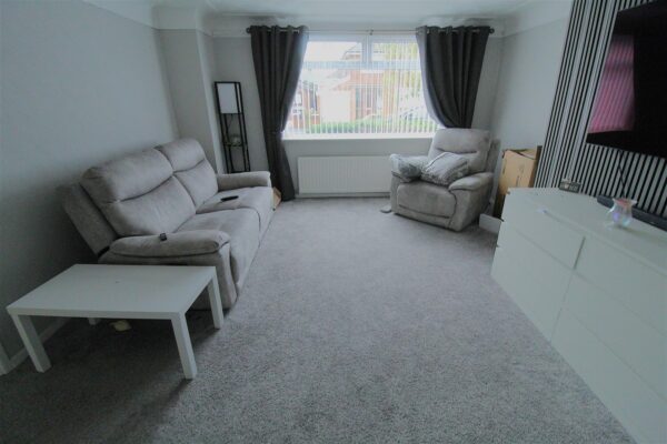 Taunton Drive, Aintree Village