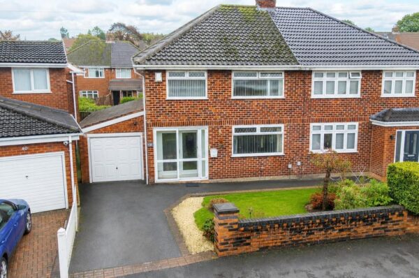 Rugby Drive, Aintree Village