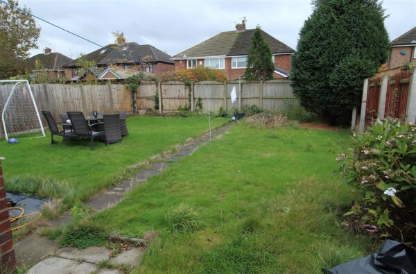 Taunton Drive, Aintree Village