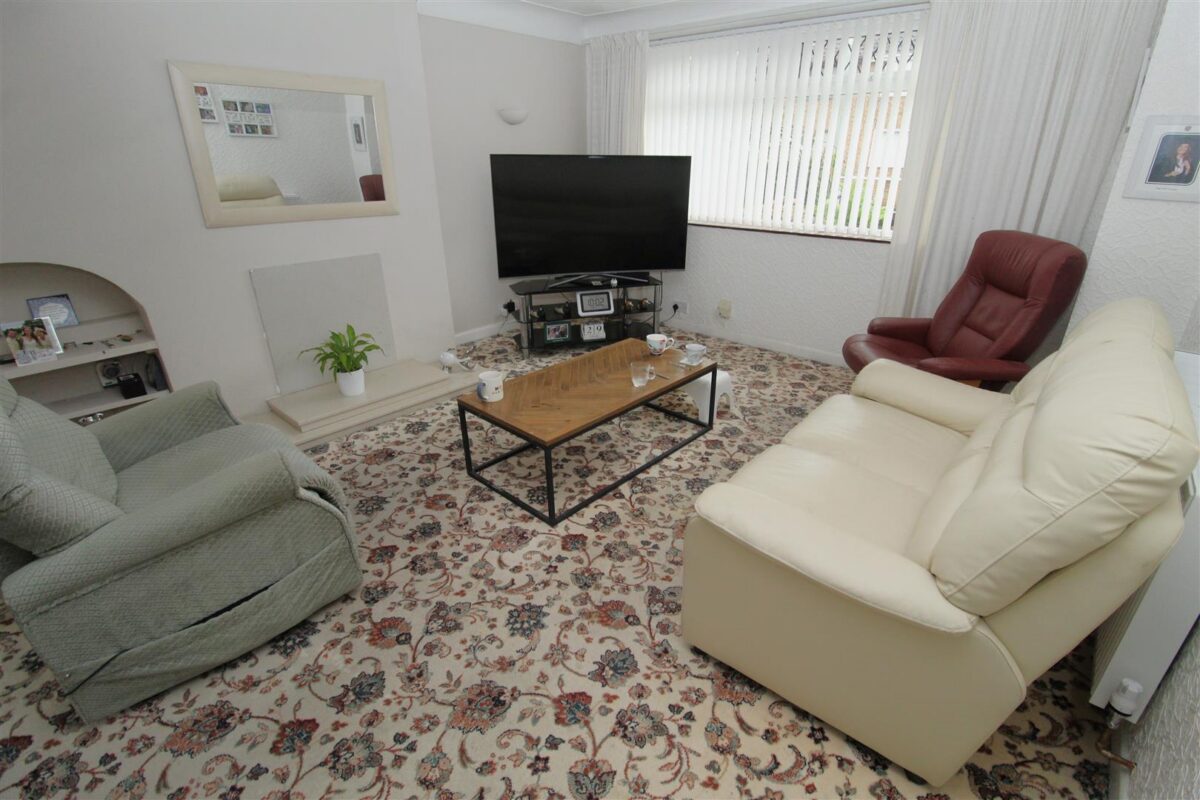 Rugby Drive, Aintree Village
