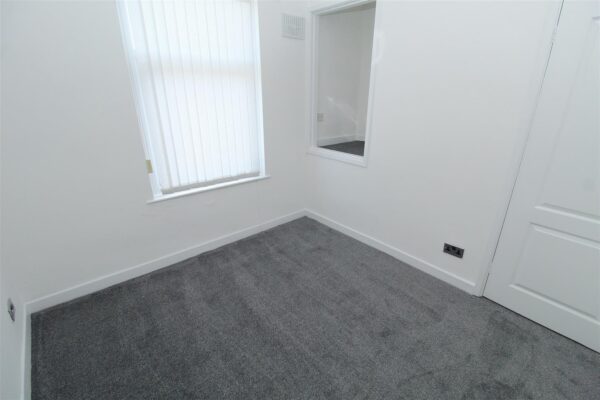 Kingswood Avenue, Aintree