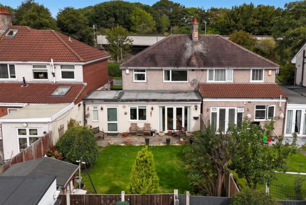 Ormskirk Road, Aintree Village