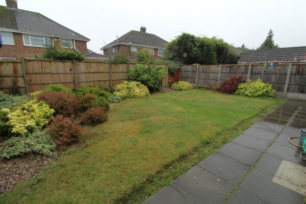 Rugby Drive, Aintree Village