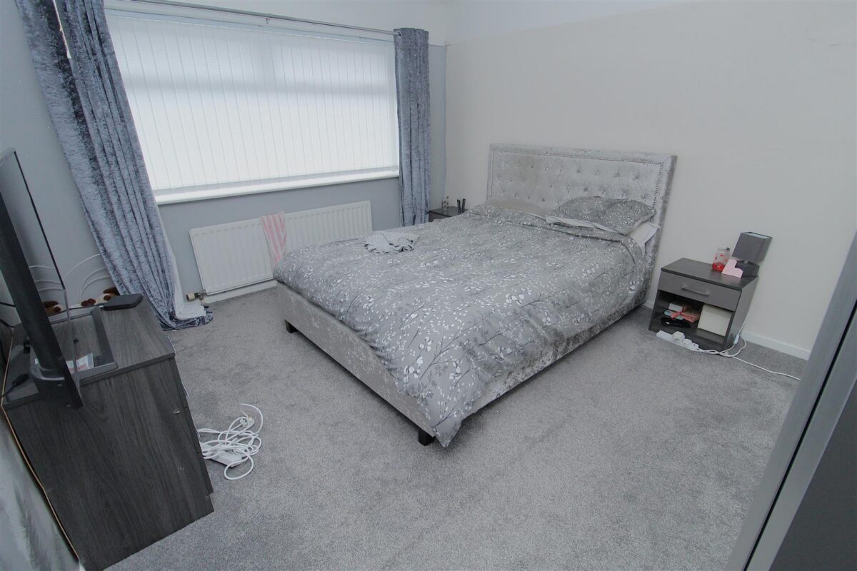 Taunton Drive, Aintree Village