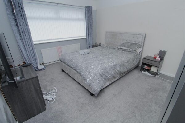 Taunton Drive, Aintree Village