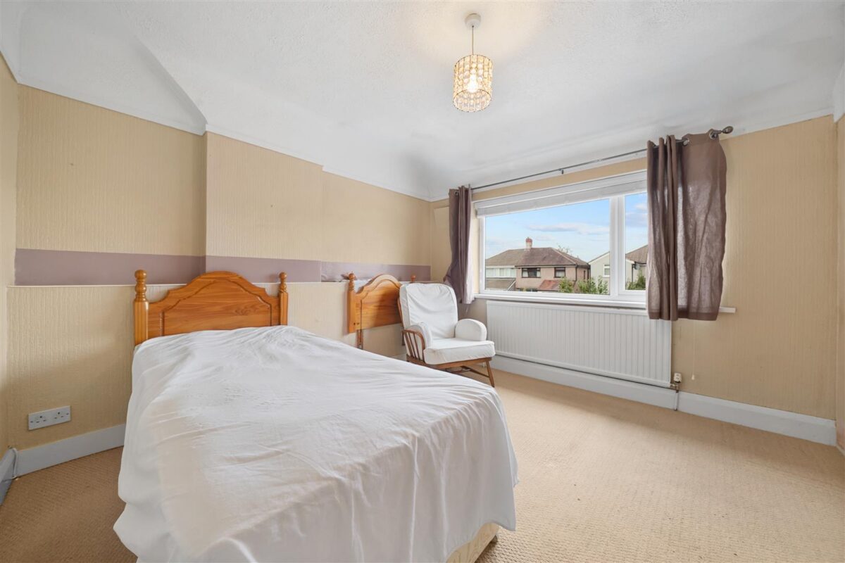 Ormskirk Road, Aintree Village
