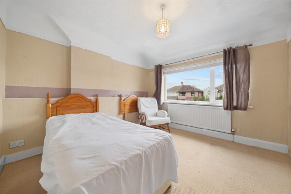 Ormskirk Road, Aintree Village