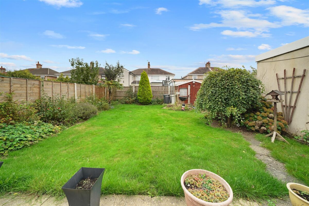 Ormskirk Road, Aintree Village