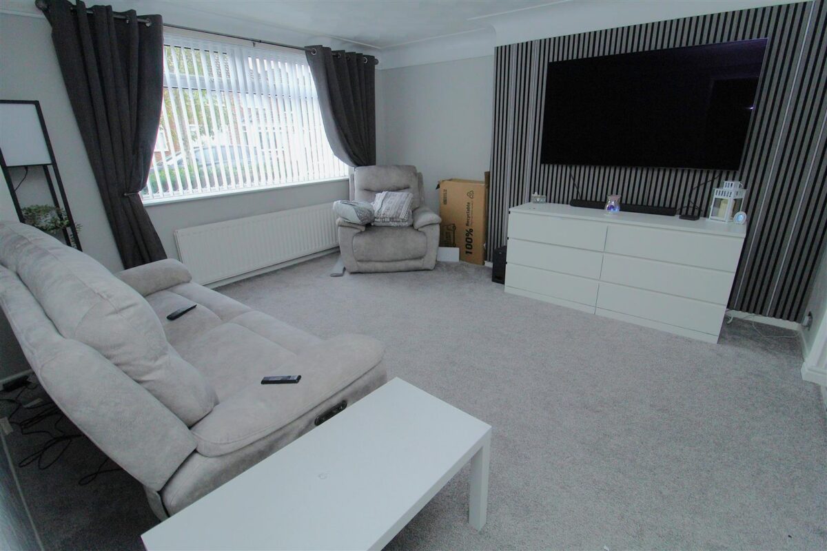 Taunton Drive, Aintree Village