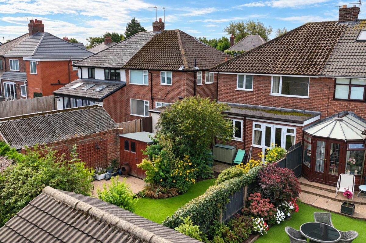 Aintree Lane, Aintree Village