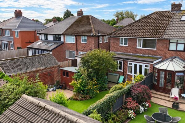 Aintree Lane, Aintree Village
