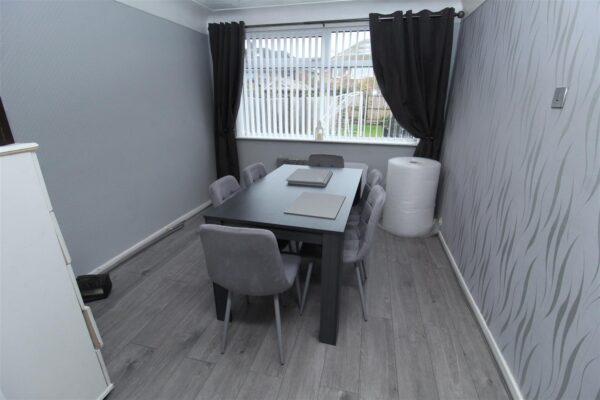 Taunton Drive, Aintree Village