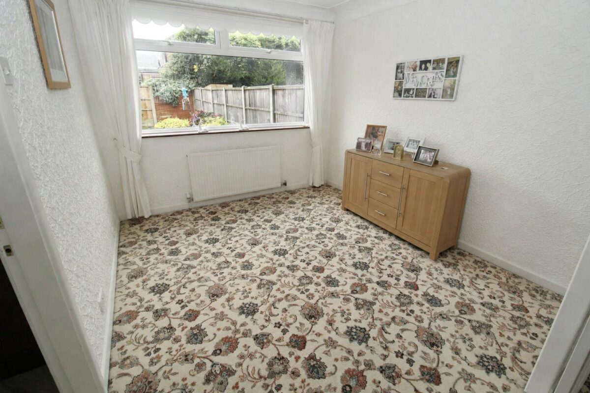 Rugby Drive, Aintree Village