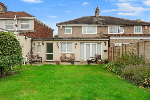 Ormskirk Road, Aintree Village