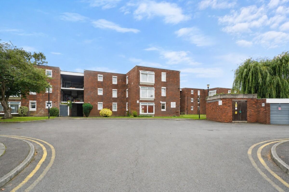 Green Park, Netherton