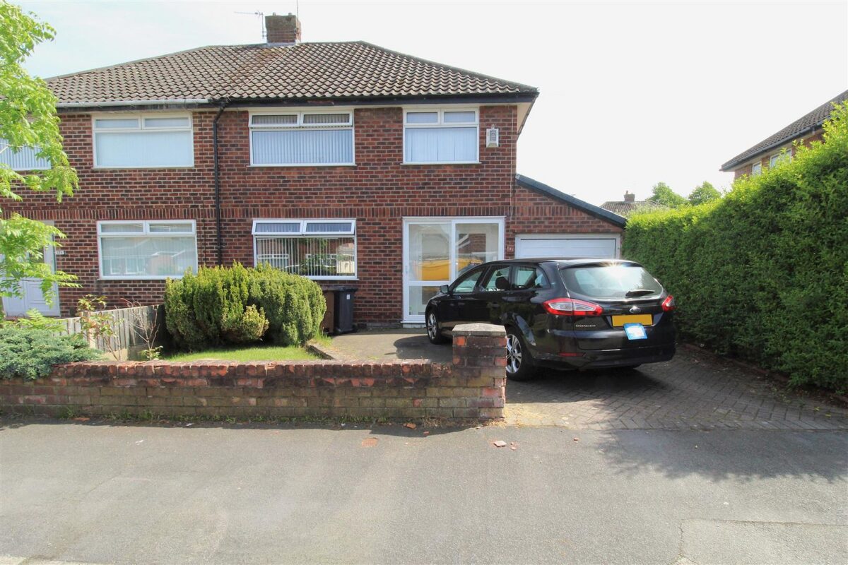 Taunton Drive, Aintree Village