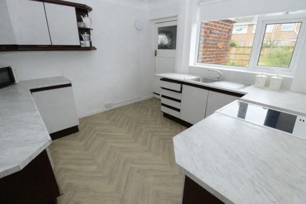 Rugby Drive, Aintree Village