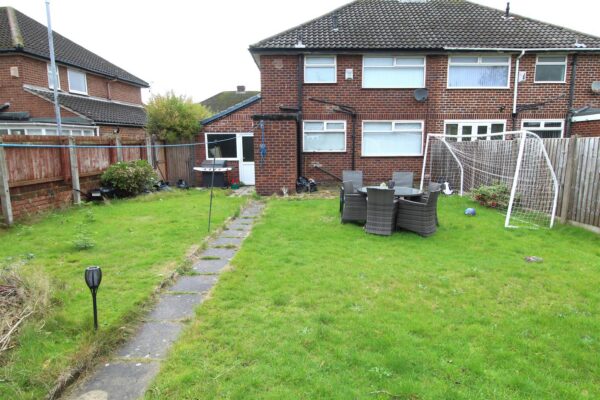 Taunton Drive, Aintree Village