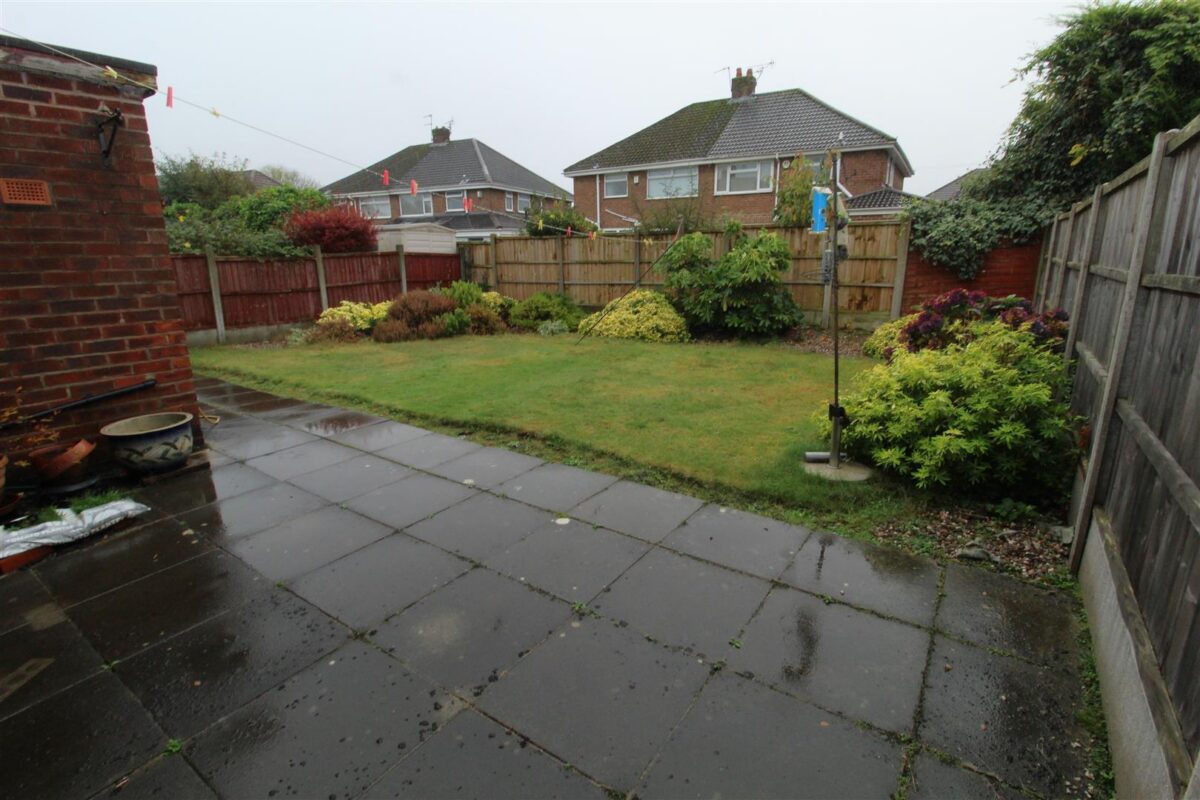 Rugby Drive, Aintree Village
