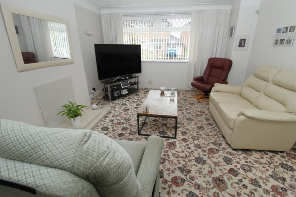 Rugby Drive, Aintree Village
