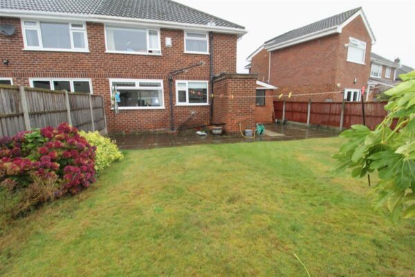 Rugby Drive, Aintree Village