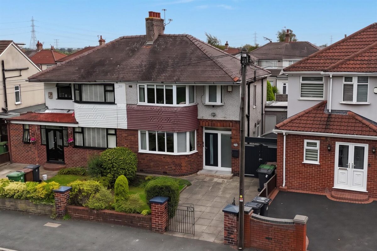 Ormskirk Road, Aintree Village