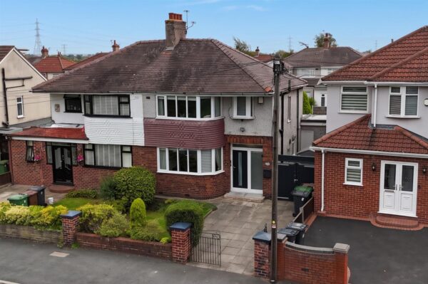 Ormskirk Road, Aintree Village