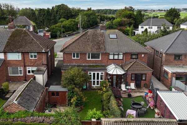 Aintree Lane, Aintree Village