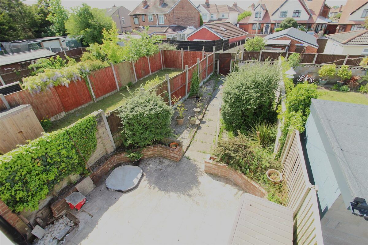 Debra Close, Melling