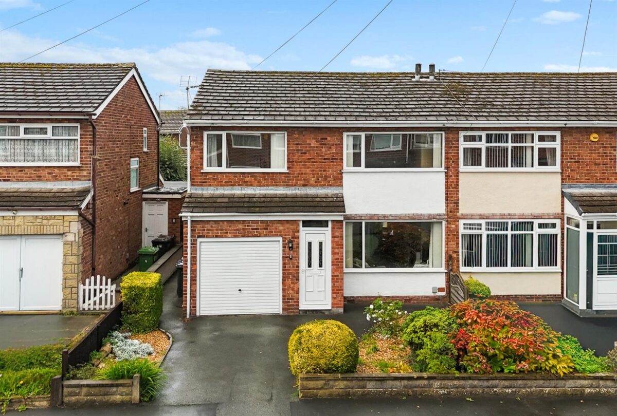 Epsom Close, Aintree Village
