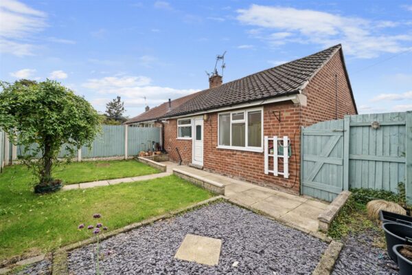 Oriel Drive, Aintree Village