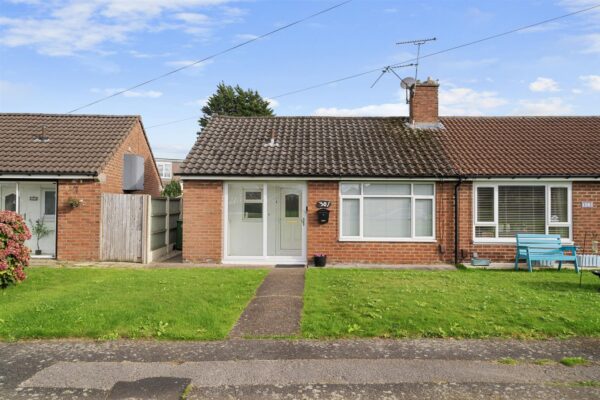 Oriel Drive, Aintree Village