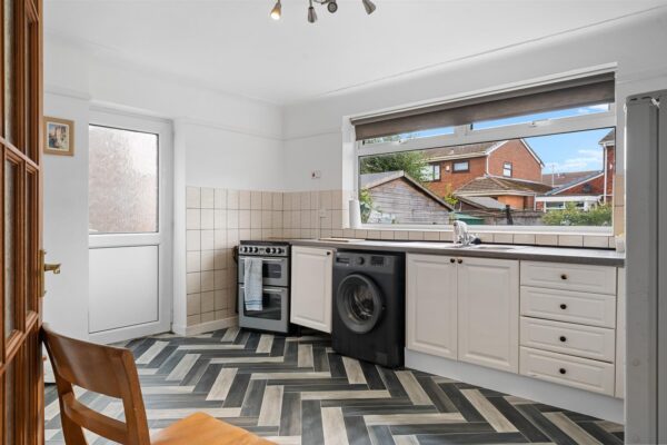 Epsom Close, Aintree Village